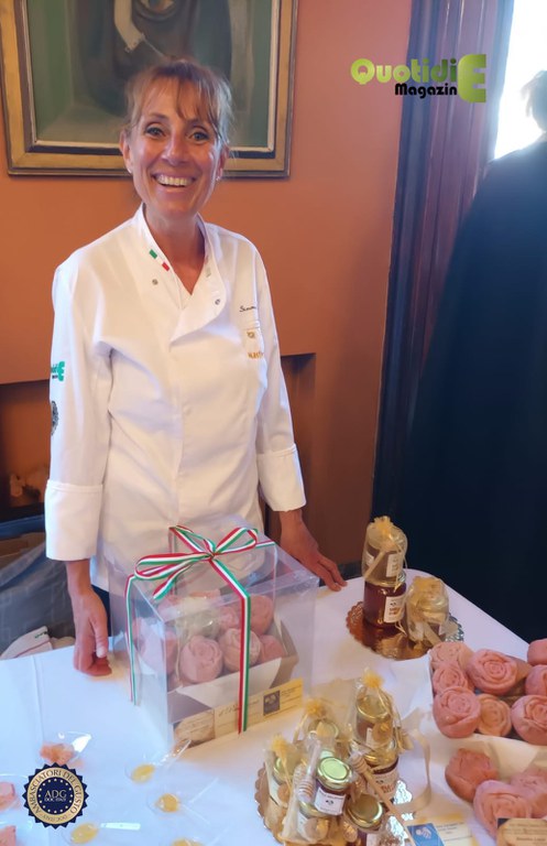 Simona Lauri con il Pane Rosa Mon Amour